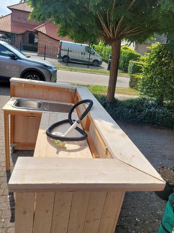  Toog in bootshout beschikbaar voor biedingen