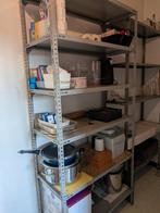 Twee ijzeren rekken, Enlèvement