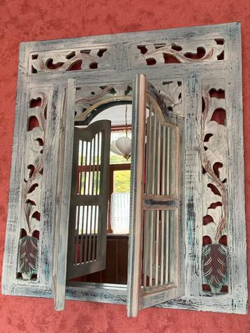 Miroir déco fenêtre en bois beschikbaar voor biedingen