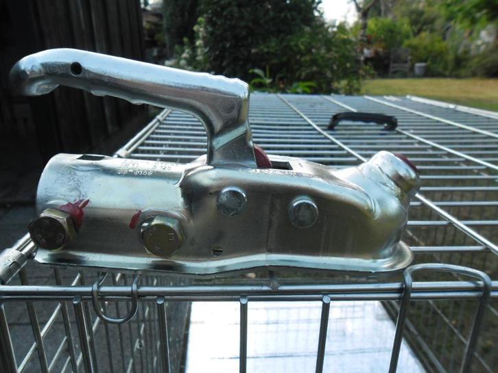2x disselkoppeling :1x 1600kg á €30-, en 1x 1300kg á €15-,, Auto diversen, Aanhangwagen-onderdelen, Zo goed als nieuw, Ophalen
