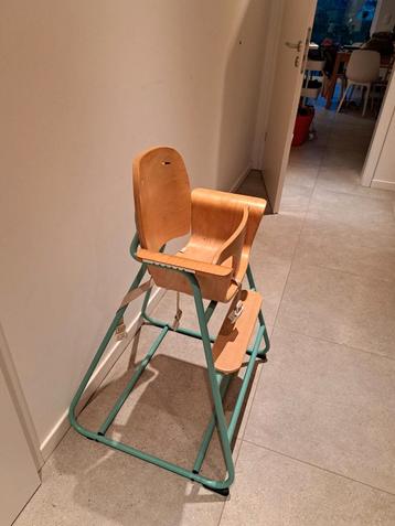 Kinderstoel hout en turquoise (of appelblauwzeegroen?)
