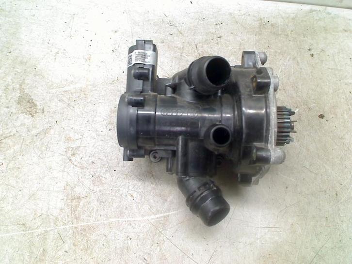 WATERPOMP MET THERMOSTAATHUIS T-Roc I (06L121111P), Auto-onderdelen, Airco en Verwarming, Volkswagen, Gebruikt
