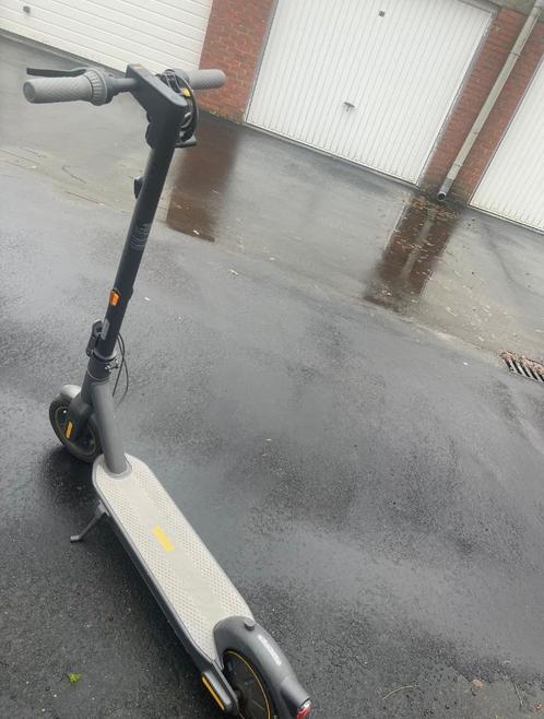 Elektrische step - Segway Ninebot, Fietsen en Brommers, Steps, Zo goed als nieuw, Elektrische step (E-scooter), Ophalen