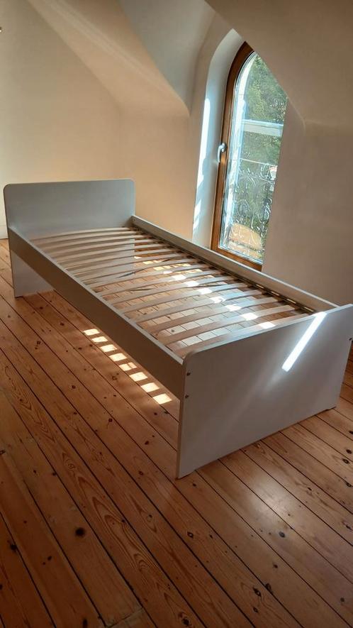 Wit IKEA slakt eenpersoonsbed, Huis en Inrichting, Slaapkamer | Boxsprings, Zo goed als nieuw