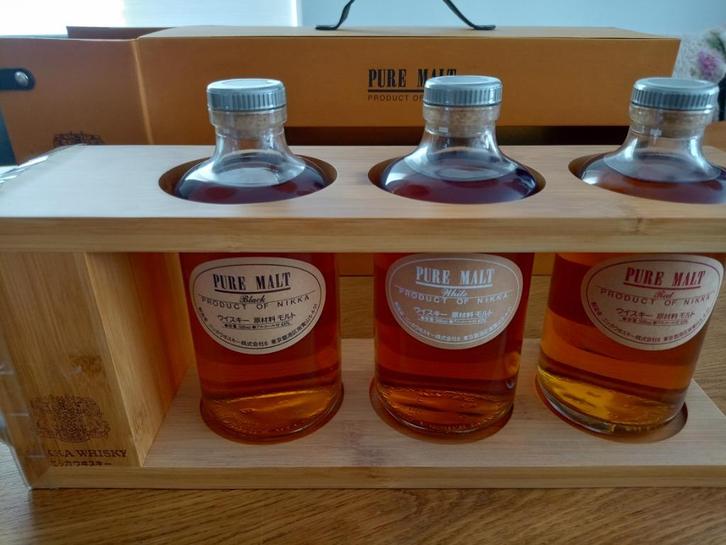 Nikka Pure malt whisky in houten rek (3x50 cl) collectable, Verzamelen, Wijnen, Nieuw, Ophalen