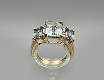 Gouden Vintage ring met aquamarijn en diamant. 2024/283.