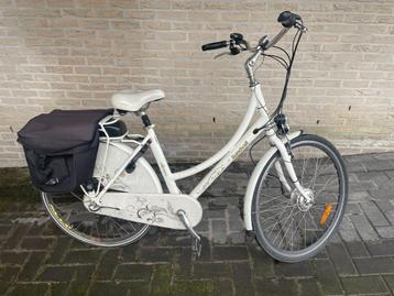 Mooie elektrische damesfiets model Sundvall In goed onderhou beschikbaar voor biedingen