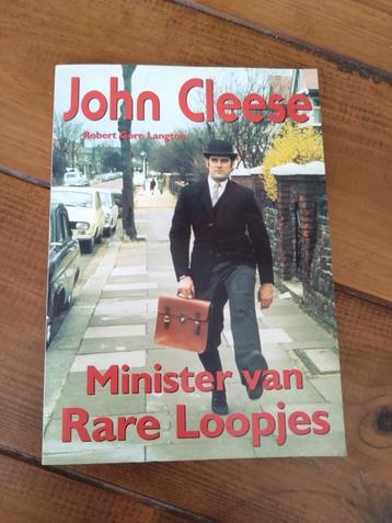 John Cleese - Minister van Rare Loopjes beschikbaar voor biedingen