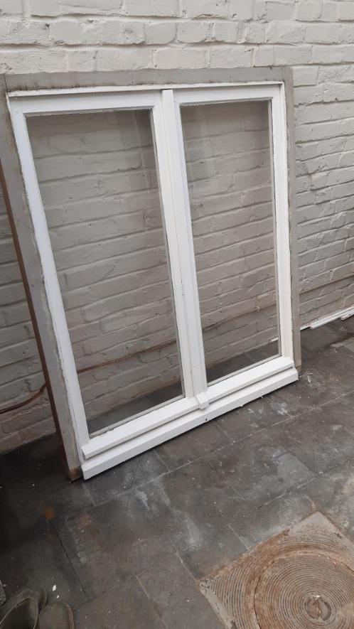 Dubbel opendraaiend houten raam, Doe-het-zelf en Bouw, Glas en Ramen, Zo goed als nieuw, Gevelraam of Ruit, 120 tot 160 cm, 80 tot 120 cm