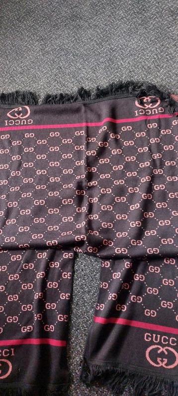 Poncho gucci, Enlèvement