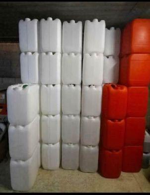 Jerrycans van 20 25 liter Schoon en Droog beschikbaar voor biedingen