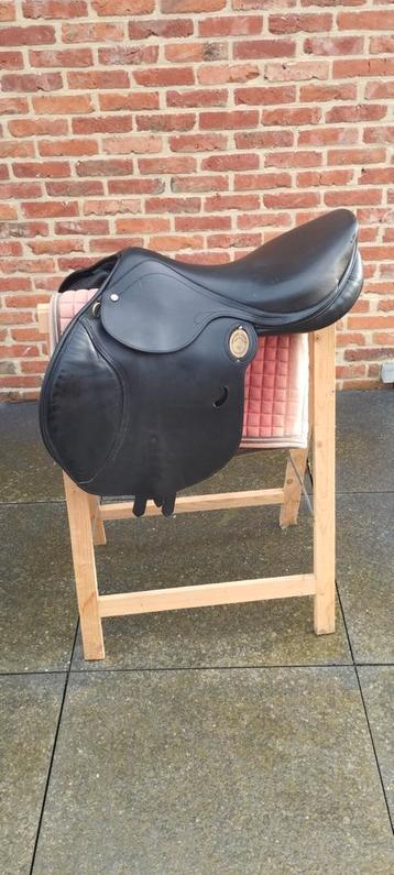 Springzadel devoucoux beschikbaar voor biedingen