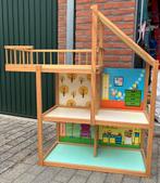 Houten poppenhuis op kindhoogte, Ophalen, Zo goed als nieuw, Poppenhuis