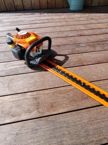 TAILLE HAIES STIHL HS 45 LAME 60CM EN TRES BON ETAT beschikbaar voor biedingen