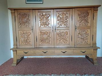 Eiken wandmeubel beschikbaar voor biedingen