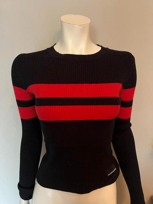 CALVIN KLEIN Mt XS zwarte longsleeve met rode accenten, Vêtements | Femmes, Pulls & Gilets, Comme neuf, Taille 34 (XS) ou plus petite
