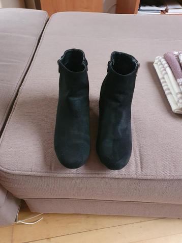 Bottillons Gémo 40 cuir nubuck daim noir, Gémo, Enlèvement ou Envoi, Autres types, Porté