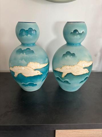 Set van 2 faience vazen Somain – handbeschilderd beschikbaar voor biedingen