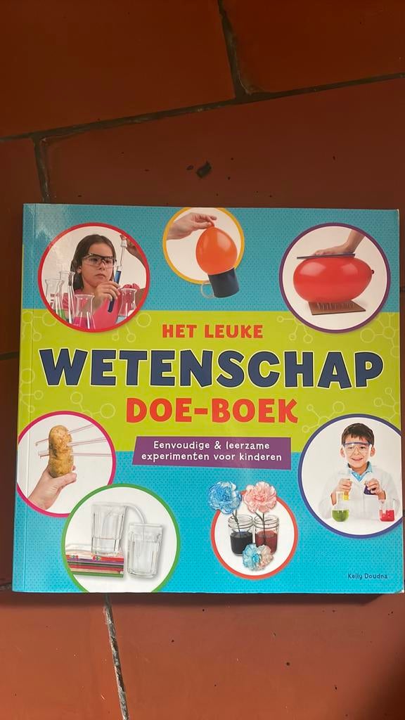 Het leuke wetenschap doe-boek, Ophalen of Verzenden, Zo goed als nieuw, Kelly Doudna, Natuurwetenschap
