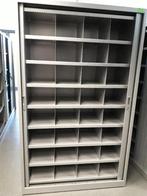 Liquidatie Metalen kast met schuifdeur., Huis en Inrichting, Woonaccessoires | Etagères, Ophalen of Verzenden, Zo goed als nieuw