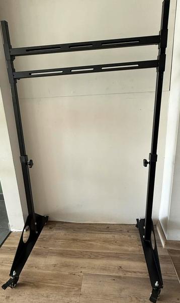 GT Omega monitor stand beschikbaar voor biedingen