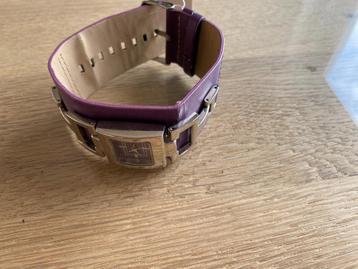 Paars uurwerk beschikbaar voor biedingen