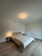 Lit + matelas // bed + matras, Huis en Inrichting, Ophalen, Beige, Tweepersoons, Zo goed als nieuw