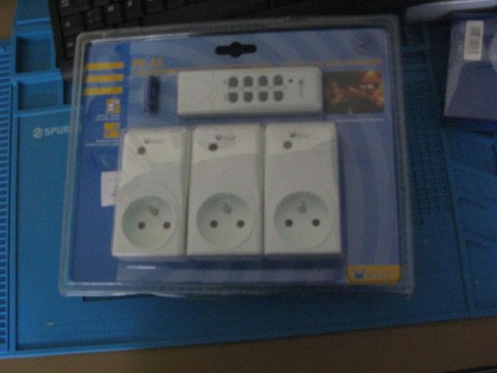 Domotica-aansluiting met afstandsbediening, Doe-het-zelf en Bouw, Elektriciteit en Kabels, Nieuw, Stekker, Ophalen of Verzenden