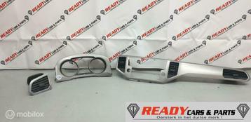 SPORTSVAN INLEG DASHBOARD LIJST NAVI TELLER Grijs 517858061C beschikbaar voor biedingen
