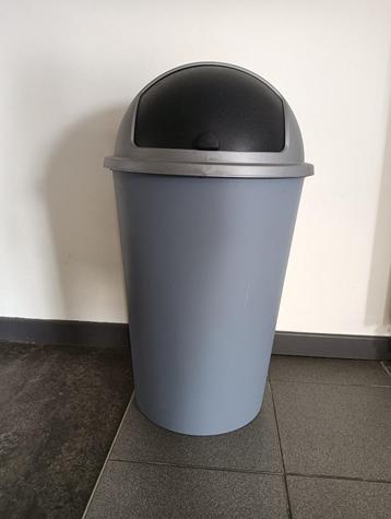 Vuilbak groot - erg netjes beschikbaar voor biedingen