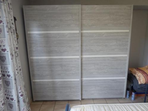 Mooie kledingkast met 2 schuifdeuren, Huis en Inrichting, Kasten | Kleerkasten, Zo goed als nieuw, Ophalen