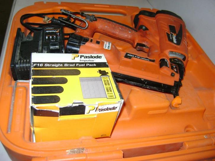 Bradschieter-afwerkpistool + 1 pak brads en gas PASLODE, Doe-het-zelf en Bouw, Gereedschap | Handgereedschap, Ophalen