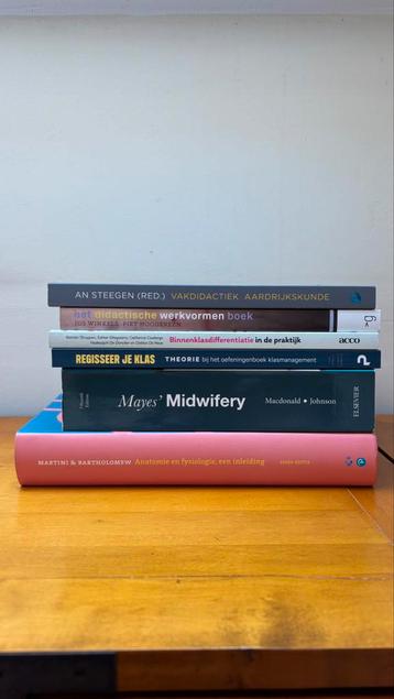 Schoolboeken vroedkunde/lerarenopleiding beschikbaar voor biedingen