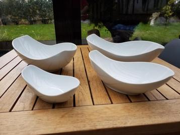 Lot de 4 plats de service  beschikbaar voor biedingen