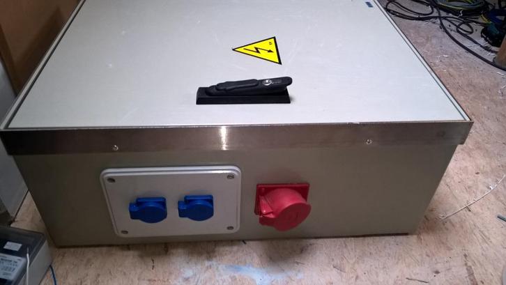 Werfkast te huur, Doe-het-zelf en Bouw, Elektriciteit en Kabels, Zo goed als nieuw, Stopcontact, Ophalen