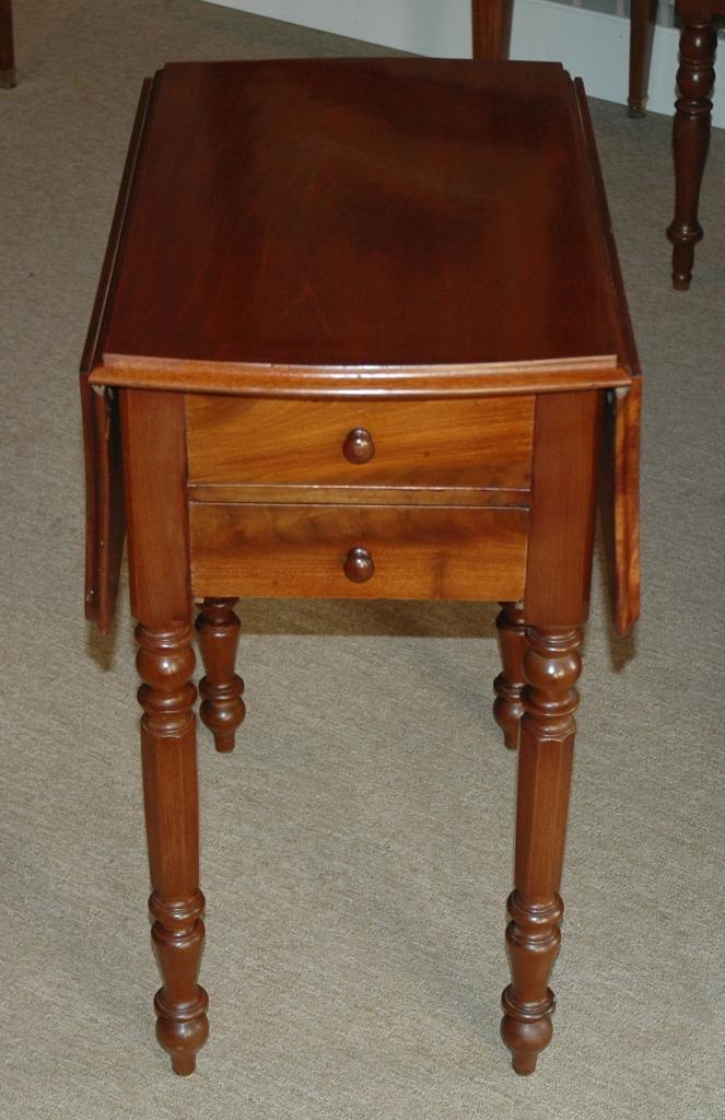 19e eeuws mahoniehouten bijzetkastje of nachtkastje, Antiek en Kunst, Antiek | Meubels | Tafels, Ophalen