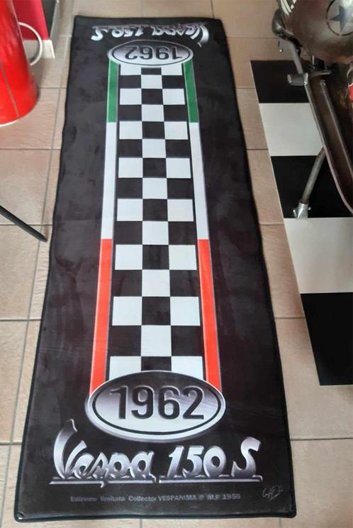 Vespa Tapis personnalisable pour Show room Garage, Antiquités & Art, Antiquités | Autres Antiquités, Enlèvement ou Envoi