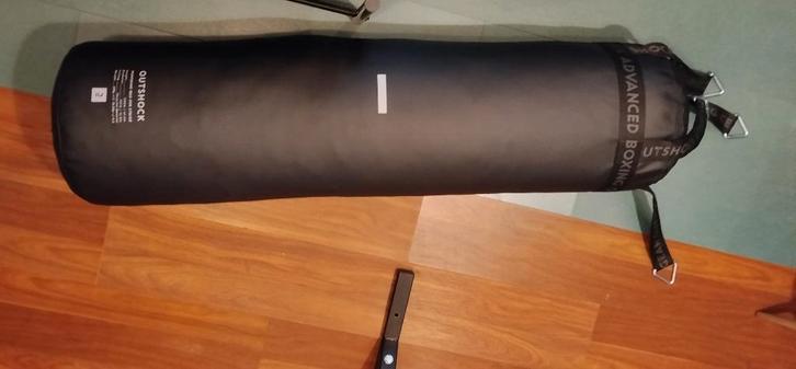 sac de boxe frappe décathlon neuf 32 kg + support mural, Sports & Fitness, Boxe, Comme neuf, Sac de boxe, Enlèvement