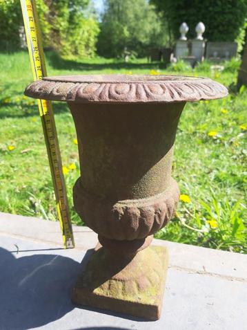 Tuinvaas Kelk Gietijzer 23 cm  beschikbaar voor biedingen