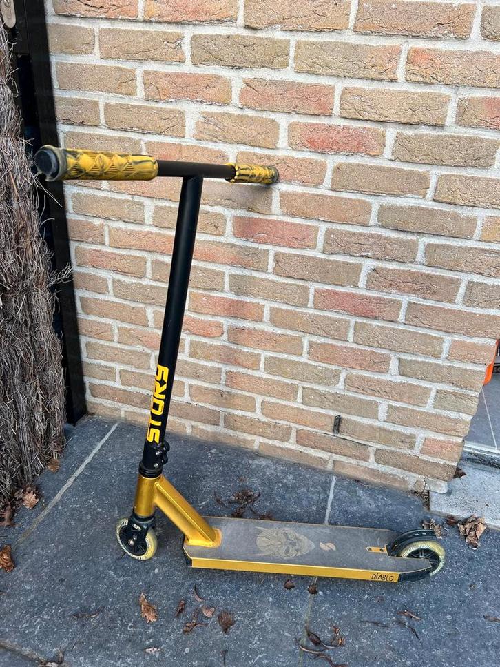 Stuntstep diablo goud zwart, Fietsen en Brommers, Steps, Gebruikt, Ophalen