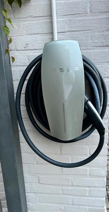Tesla wall connector beschikbaar voor biedingen