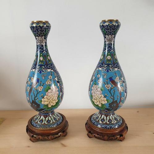 Vases cloisonnés bleus à motif d'oiseaux/fleurs 26 cm, Antiquités & Art, Antiquités | Vases, Enlèvement ou Envoi