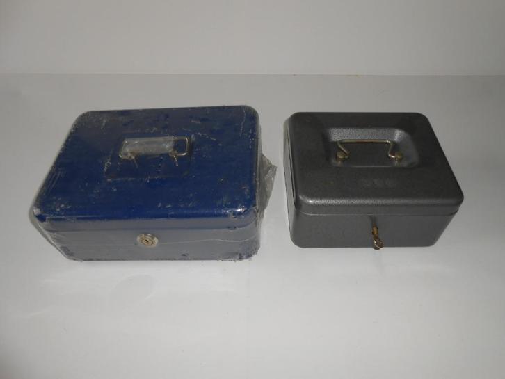 2 geldkistjes in metaal, Verzamelen, Spaarpotten, Nieuw, Overige thema's, Metaal of Blik, Ophalen of Verzenden