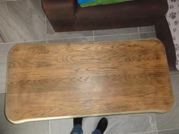 Salon tafel beschikbaar voor biedingen