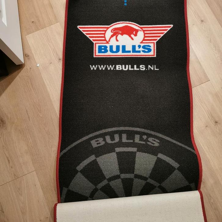 volledig darts set, blade 5, pijltjes 22gr, Sport en Fitness, Darts, Zo goed als nieuw, Pijlen, Ophalen