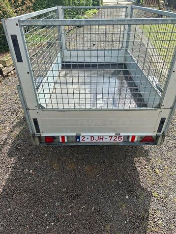 Grote ongeremde aanhangwagen  beschikbaar voor biedingen