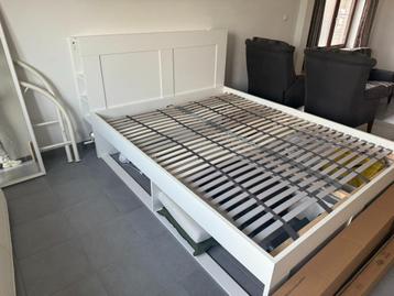 Ikea 160 x 200 met lades en achterkant beschikbaar voor biedingen