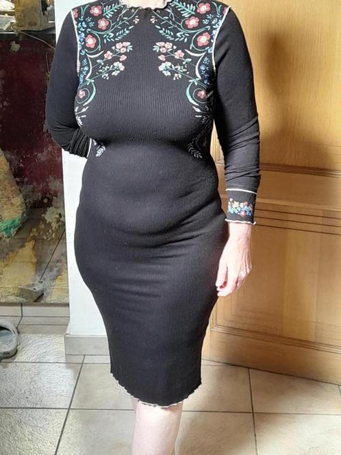 Zwart kleedje 'Desigual' met bloemen op  Maat : Medium, Kleding | Dames, Jurken, Gedragen, Maat 38/40 (M), Zwart, Onder de knie