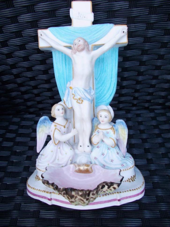 Wijwatervat groepje biscuit porselein 23x14,5 cm, Antiek en Kunst, Antiek | Religieuze voorwerpen, Ophalen of Verzenden