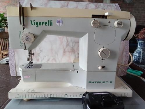 Naaimachien dat ook borduurt., Hobby en Vrije tijd, Naaimachines en Toebehoren, Zo goed als nieuw, Naaimachine, Overige merken